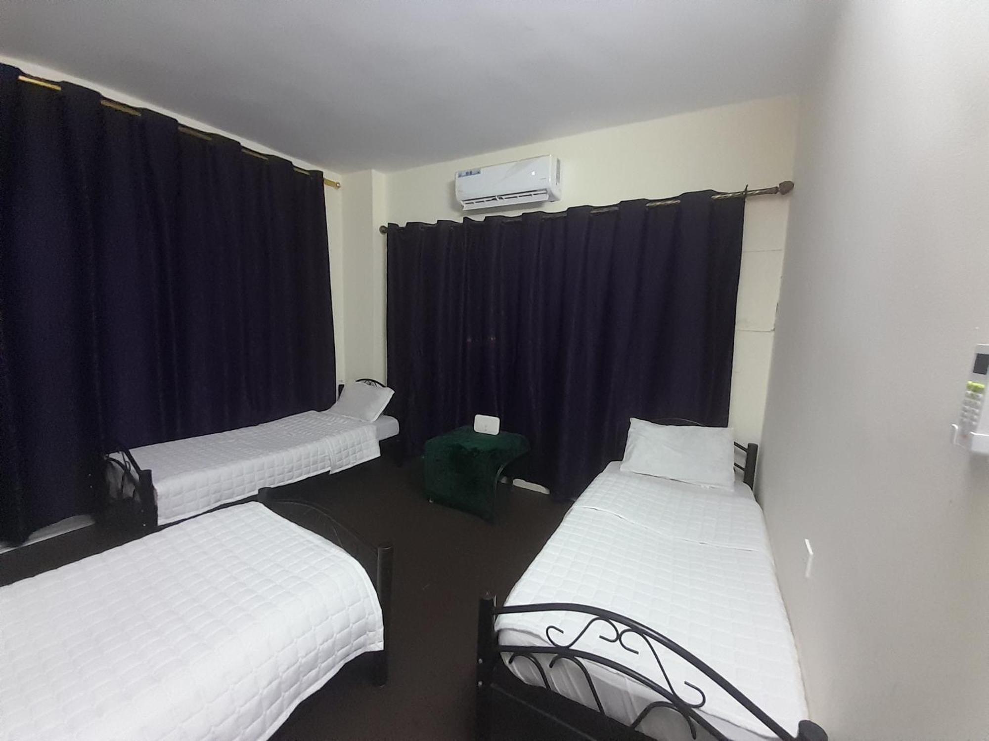 Pizza Street Hostel Акаба Екстериор снимка