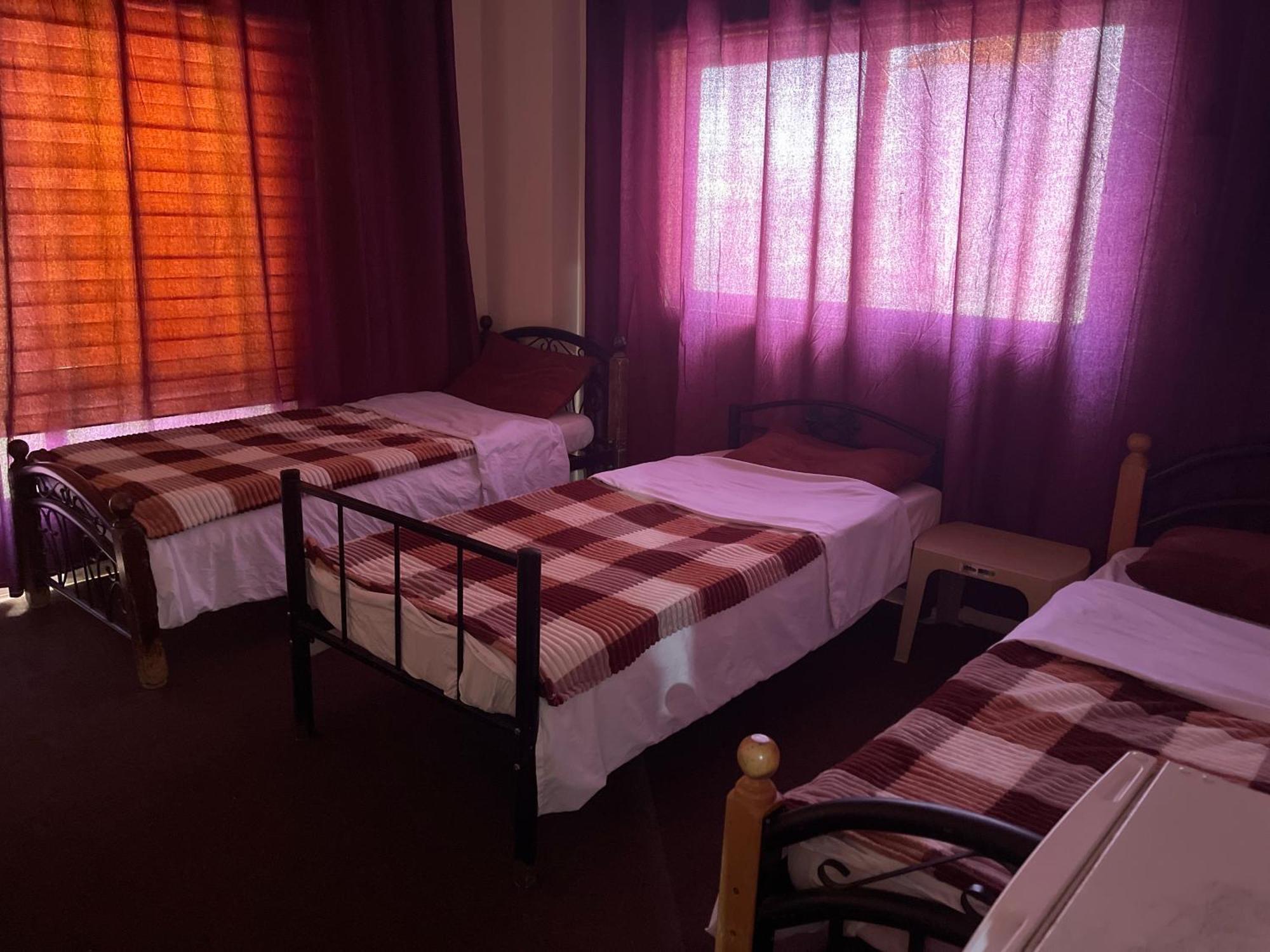 Pizza Street Hostel Акаба Екстериор снимка