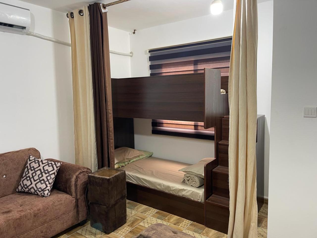 Pizza Street Hostel Акаба Екстериор снимка